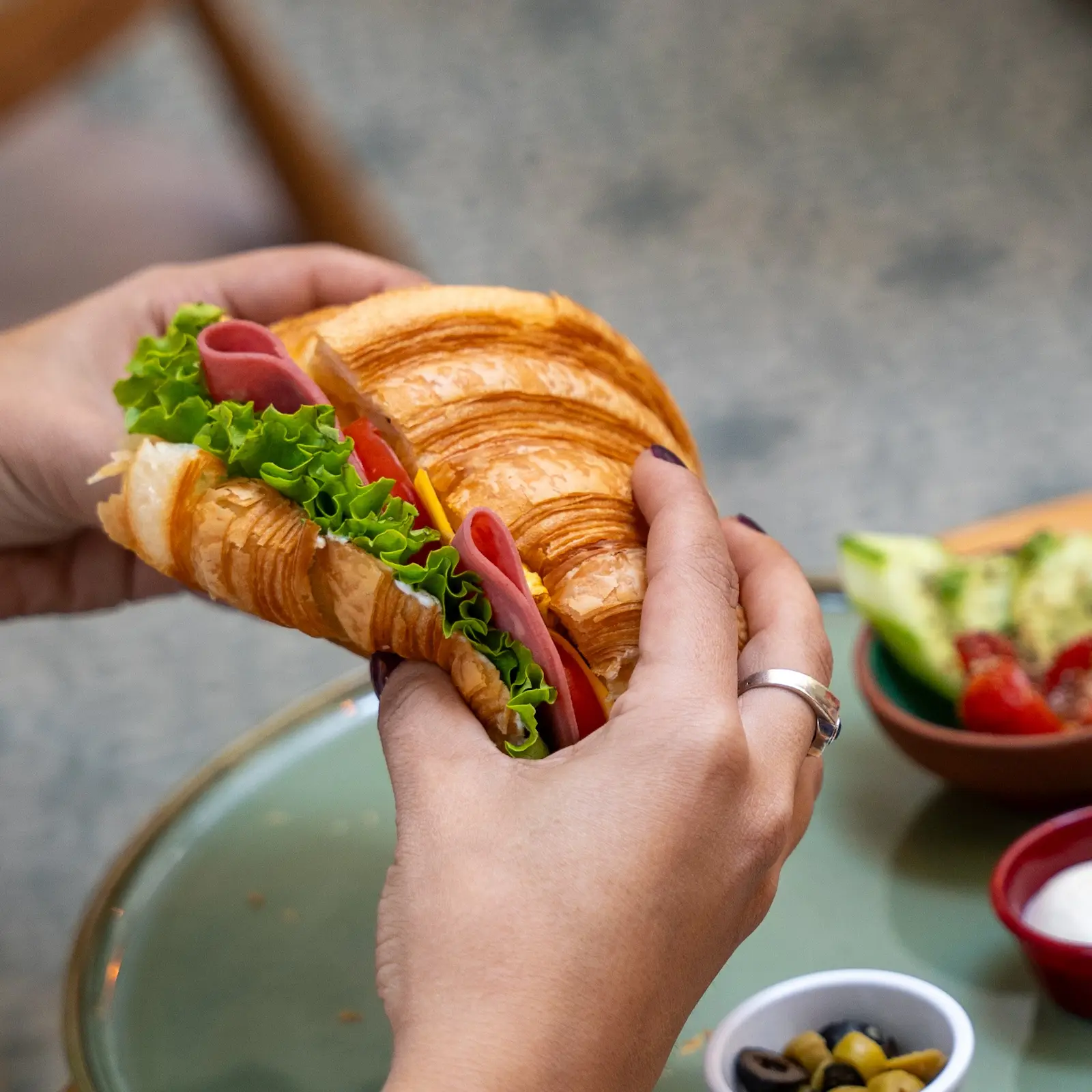 Happy Croissants'ın Moda'daki kafe atmosferi